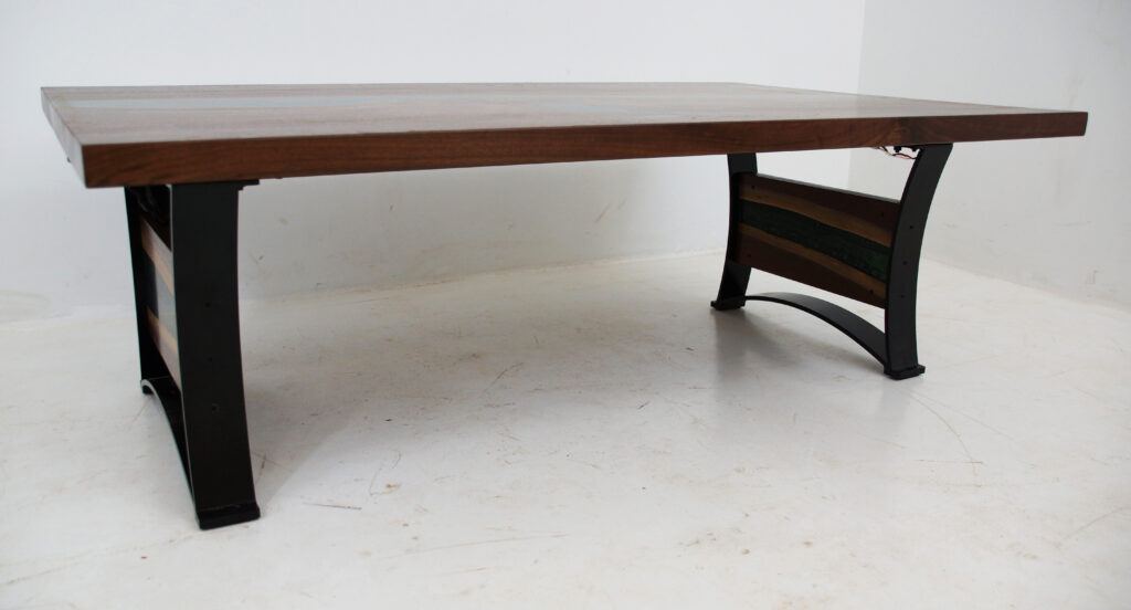 http://LED%20Lit%20Coffee%20Table%20With%20Green%20Resin%205
