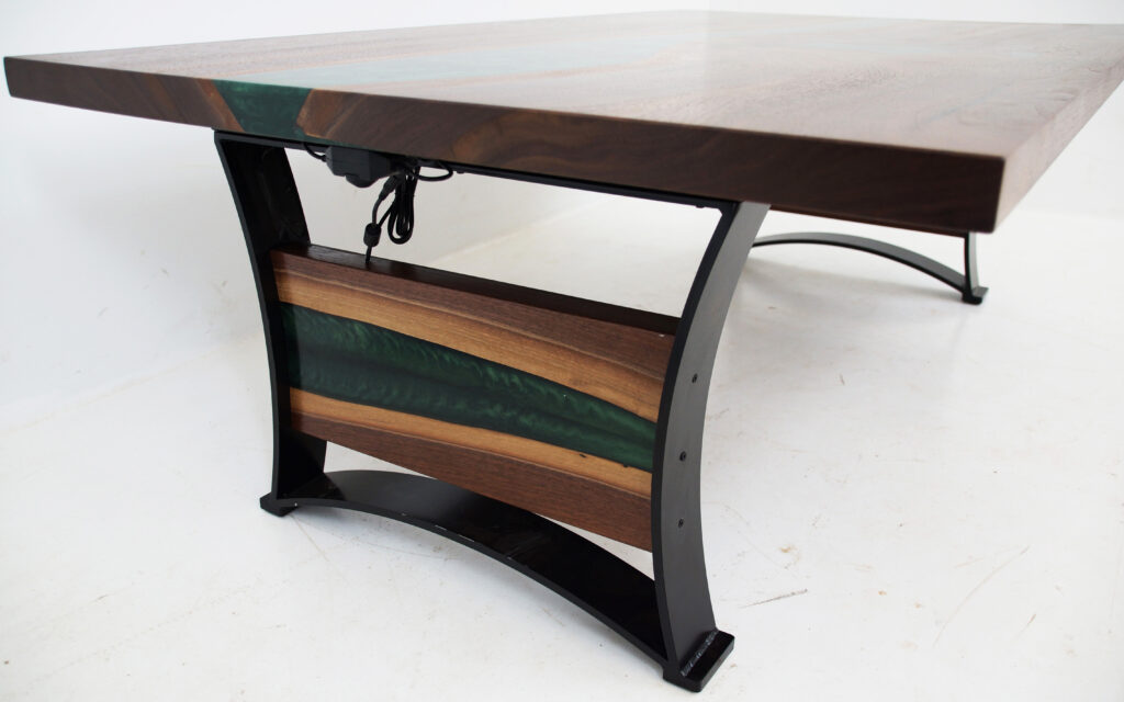 http://LED%20Lit%20Coffee%20Table%20With%20Green%20Resin%204