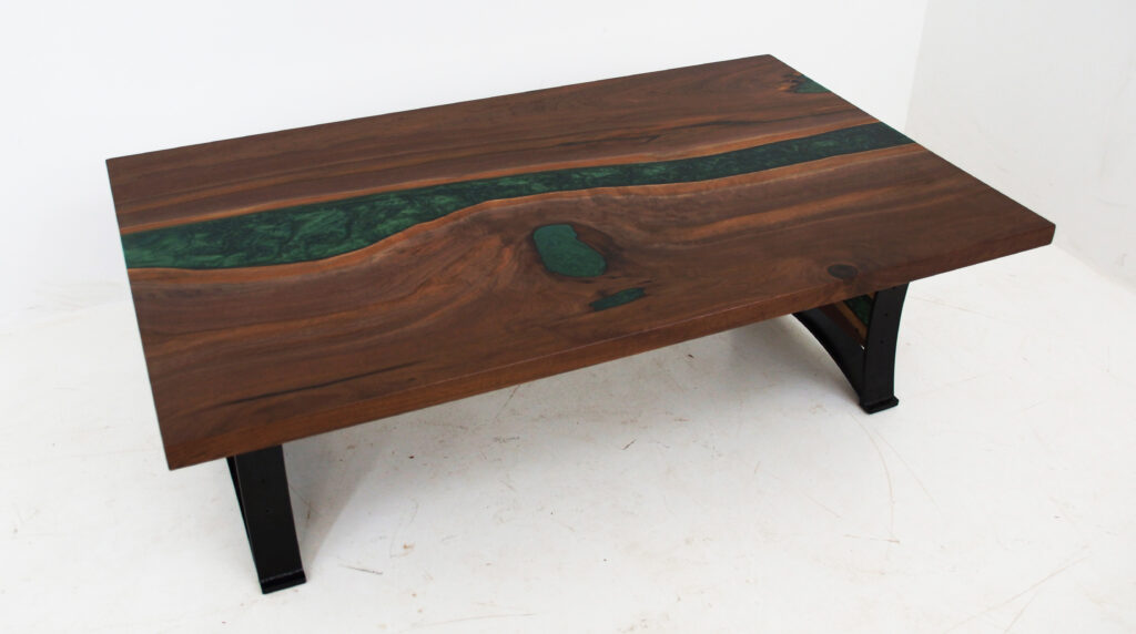 http://LED%20Lit%20Coffee%20Table%20With%20Green%20Resin%201