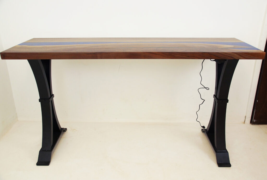 http://Deep%20Blue%20Epoxy%20&%20Walnut%20Sofa%20Table%20With%20LED%20Lights