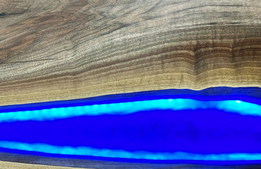 http://Deep%20Blue%20Epoxy%20&%20Walnut%20Sofa%20Table%20With%20LED%20Lights%2013