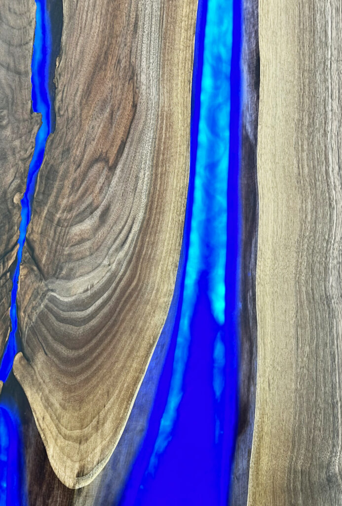 http://Deep%20Blue%20Epoxy%20&%20Walnut%20Sofa%20Table%20With%20LED%20Lights%2012