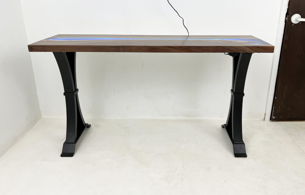 http://Deep%20Blue%20Epoxy%20&%20Walnut%20Sofa%20Table%20With%20LED%20Lights%209