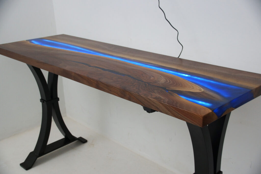 http://Deep%20Blue%20Epoxy%20&%20Walnut%20Sofa%20Table%20With%20LED%20Lights%207