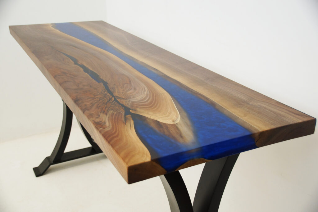 http://Deep%20Blue%20Epoxy%20&%20Walnut%20Sofa%20Table%20With%20LED%20Lights%205
