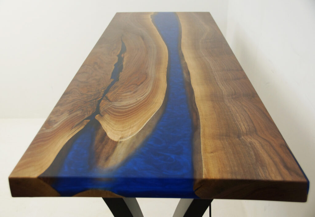 http://Deep%20Blue%20Epoxy%20&%20Walnut%20Sofa%20Table%20With%20LED%20Lights%203