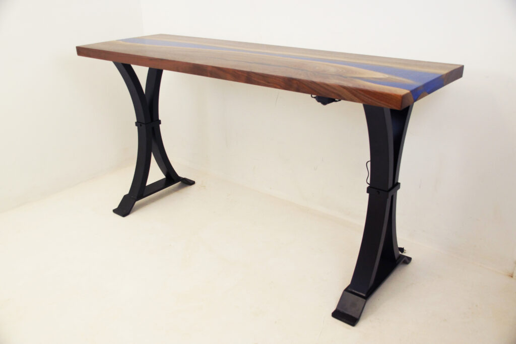 http://Deep%20Blue%20Epoxy%20&%20Walnut%20Sofa%20Table%20With%20LED%20Lights%202