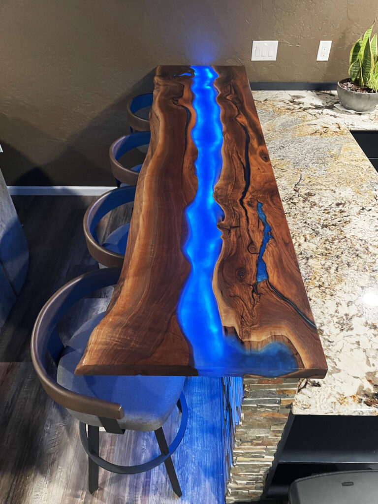 http://Live%20Edge%20Walnut%20Countertop%20With%20LED%20Lights%20&%20Blue%20Epoxy%201