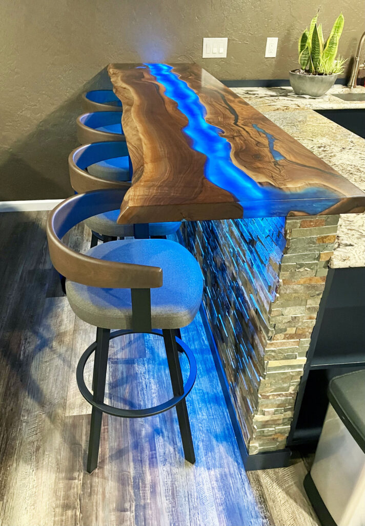 http://Live%20Edge%20Walnut%20Countertop%20With%20LED%20Lights%20&%20Blue%20Epoxy%202