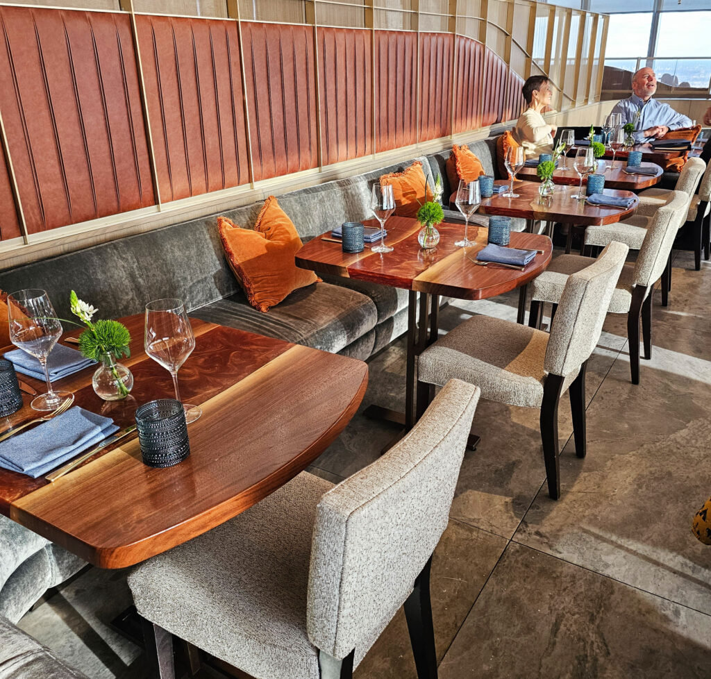 http://Walnut%20River%20Dining%20Tables%20For%20New%20York%20City%20Restaurant%204
