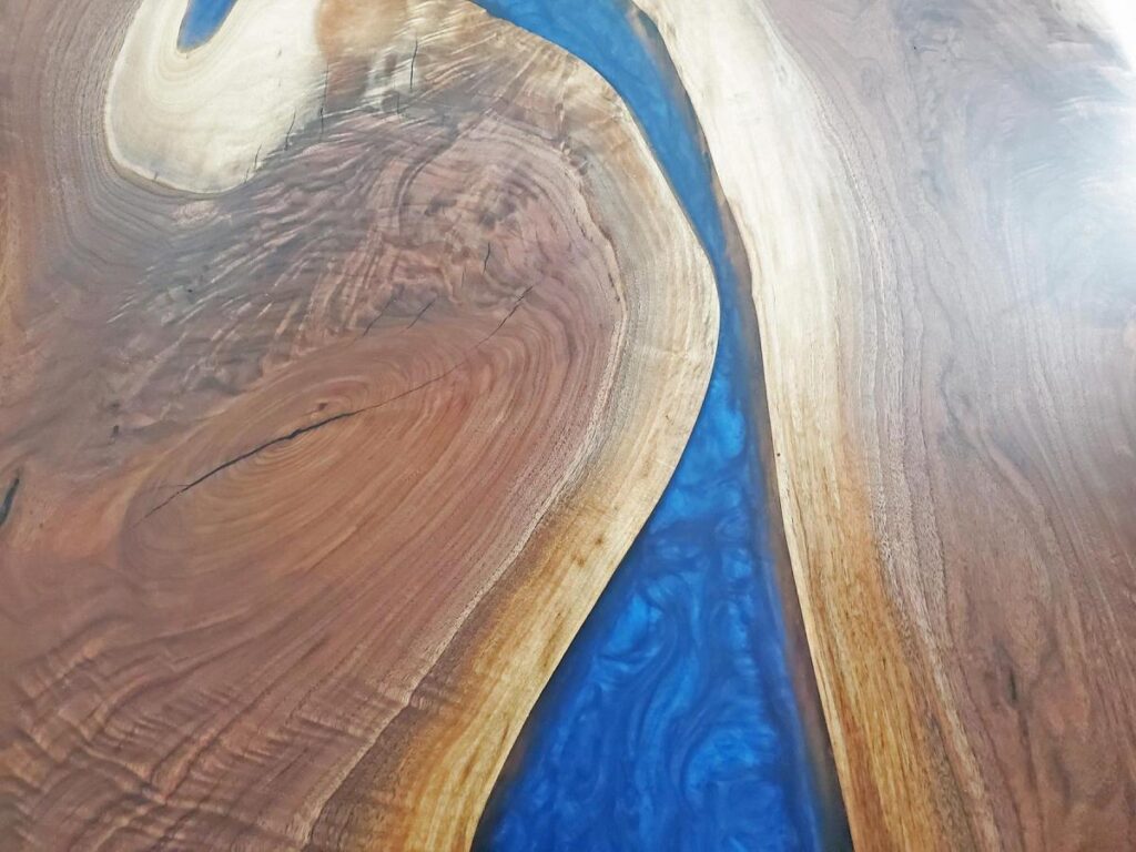 http://Blue%20Epoxy%20Resin%20River%20Dining%20Table%204
