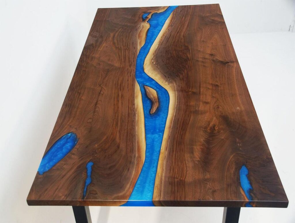 http://Walnut%20Dining%20Table%20With%20Blue%20Epoxy%20Resin%20River%201