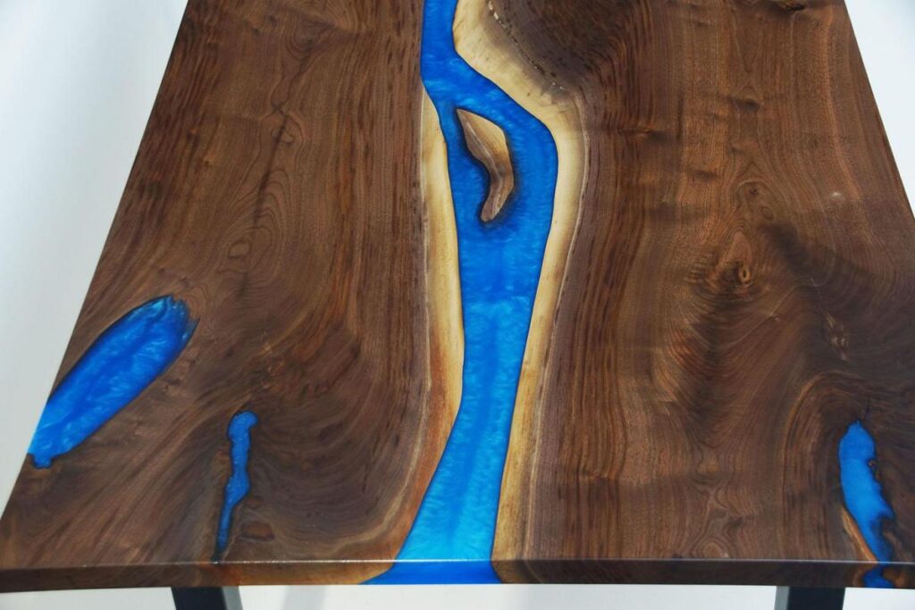 http://Walnut%20Dining%20Table%20With%20Blue%20Epoxy%20Resin%20River%202