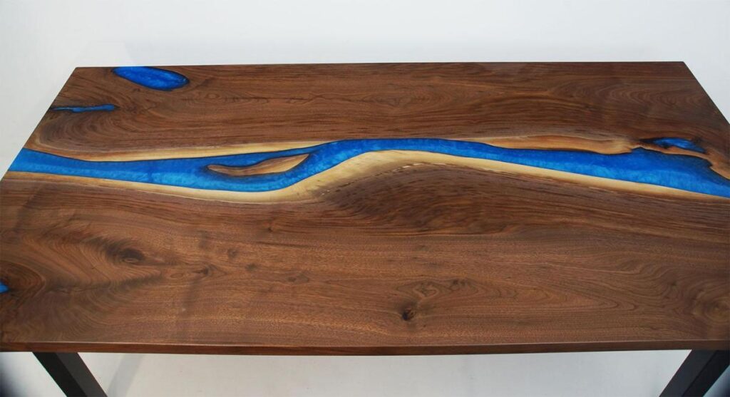 http://Walnut%20Dining%20Table%20With%20Blue%20Epoxy%20Resin%20River%204