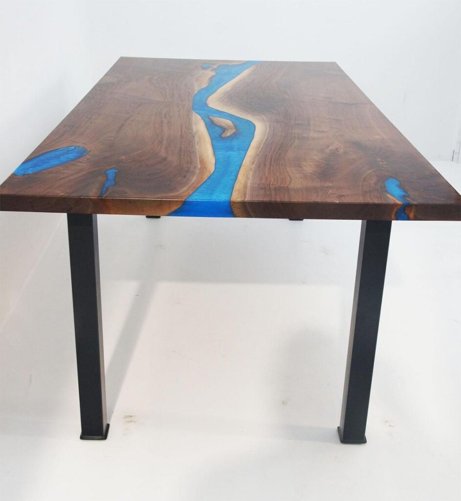 http://Walnut%20Dining%20Table%20With%20Blue%20Epoxy%20Resin%20River%205