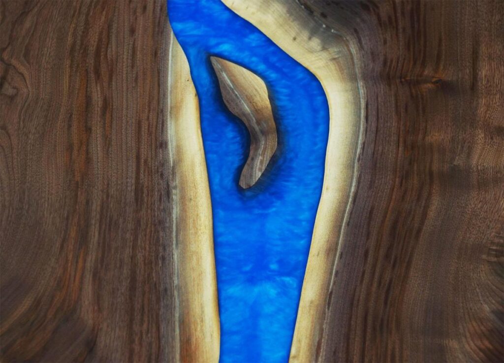 http://Walnut%20Dining%20Table%20With%20Blue%20Epoxy%20Resin%20River%206
