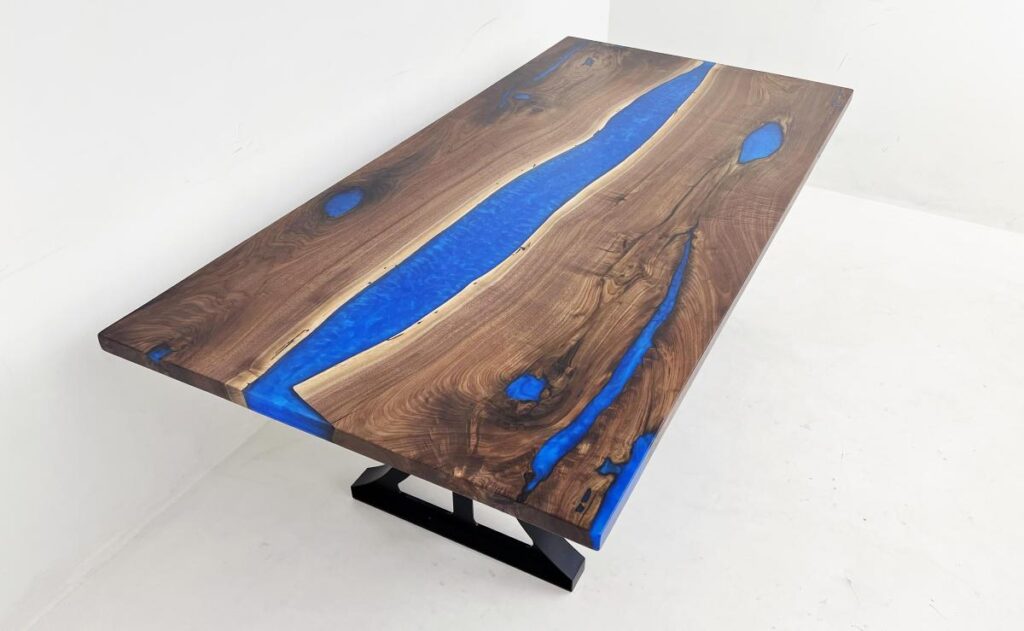 http://Blue%20Epoxy%20&%20Walnut%20River%20Dining%20Table%202