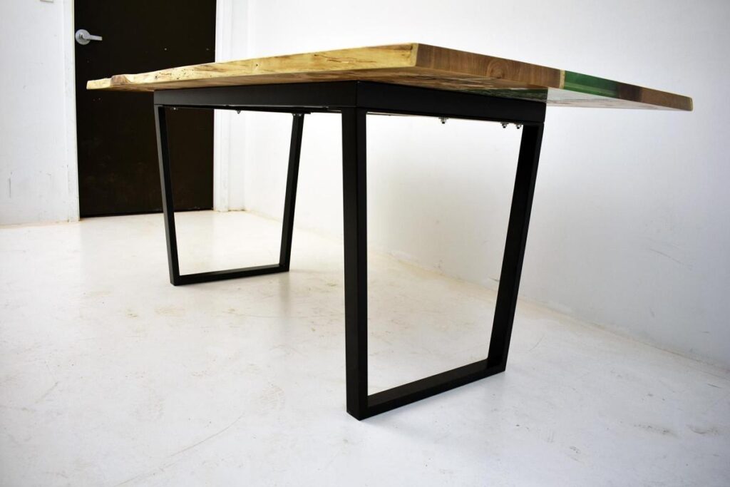 http://Green%20River%20Dining%20Room%20Table%20With%20Sand%20And%20Pebbles%204