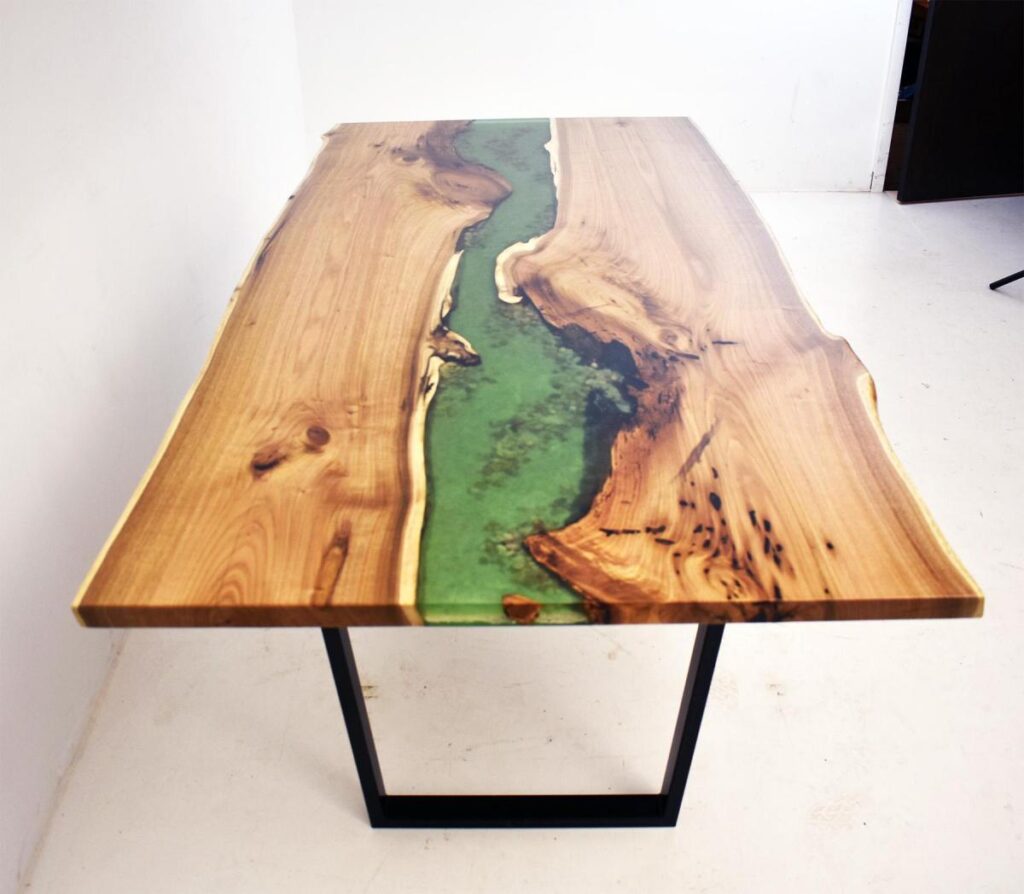 http://Green%20River%20Dining%20Room%20Table%20With%20Sand%20And%20Pebbles%207