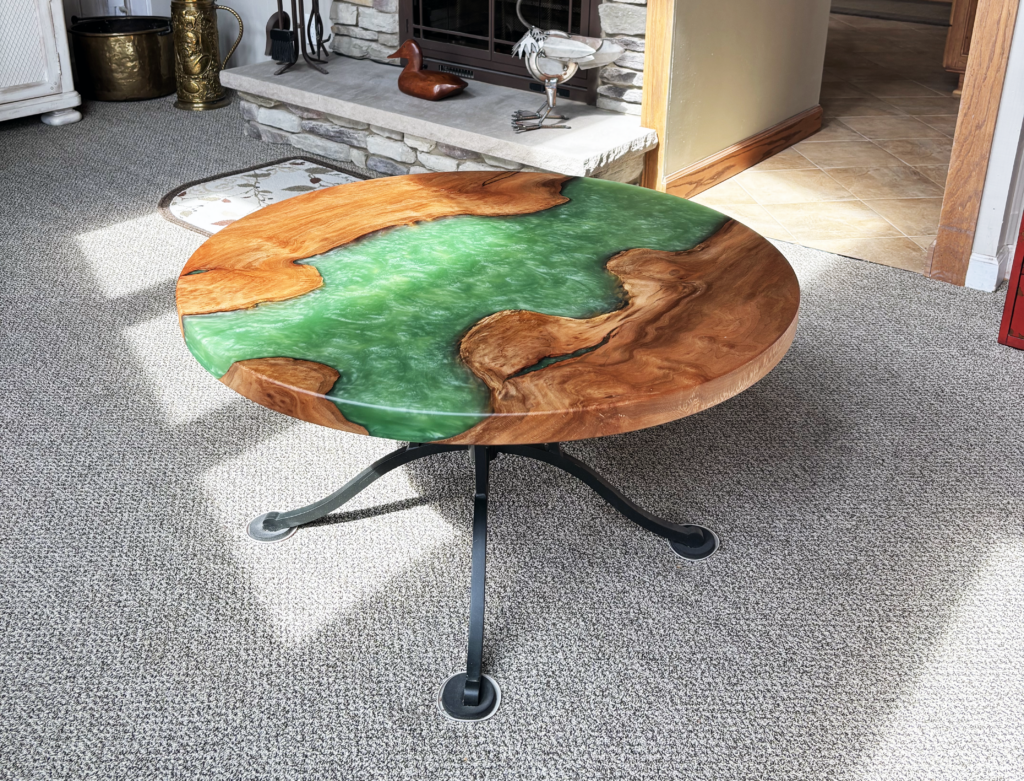 http://Round%20Sycamore%20Coffee%20Table%20With%20Green%20Resin%202