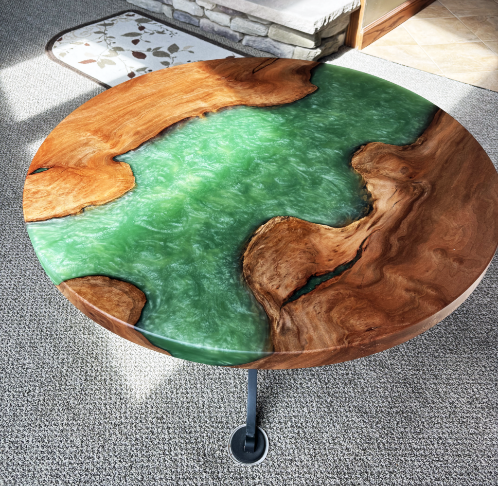 http://Round%20Sycamore%20Coffee%20Table%20With%20Green%20Resin%203