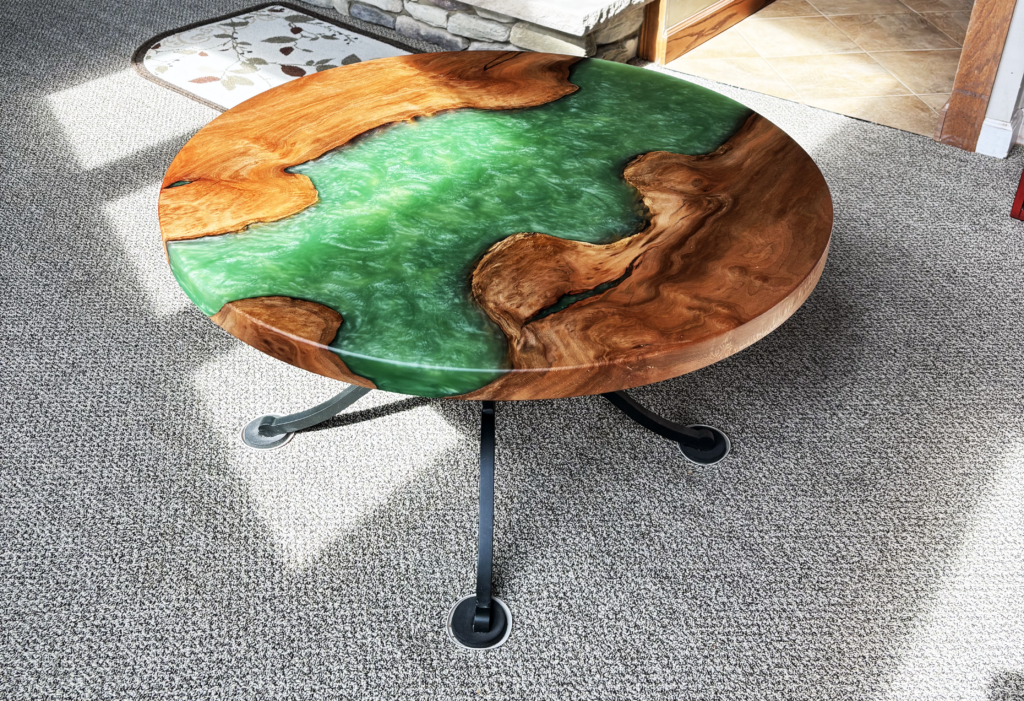 http://Round%20Sycamore%20Coffee%20Table%20With%20Green%20Resin%204