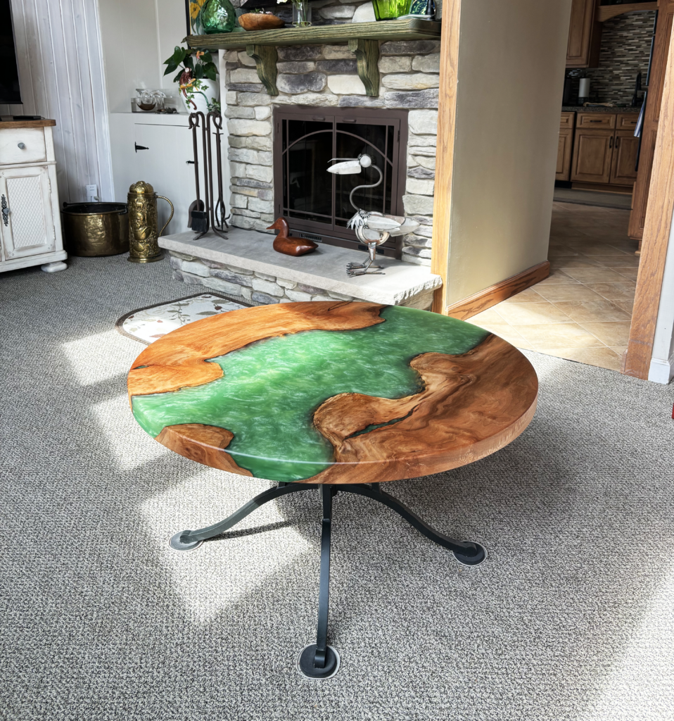 http://Round%20Sycamore%20Coffee%20Table%20With%20Green%20Resin%205