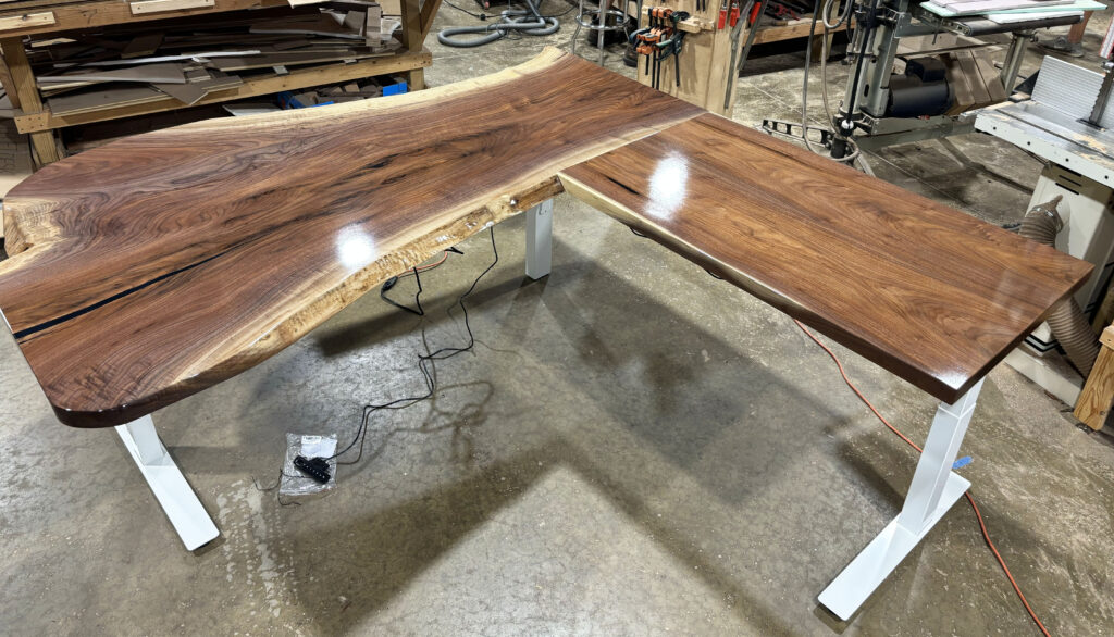 http://Walnut%20Standing%20Desk%20With%20Glass%20Finish%201