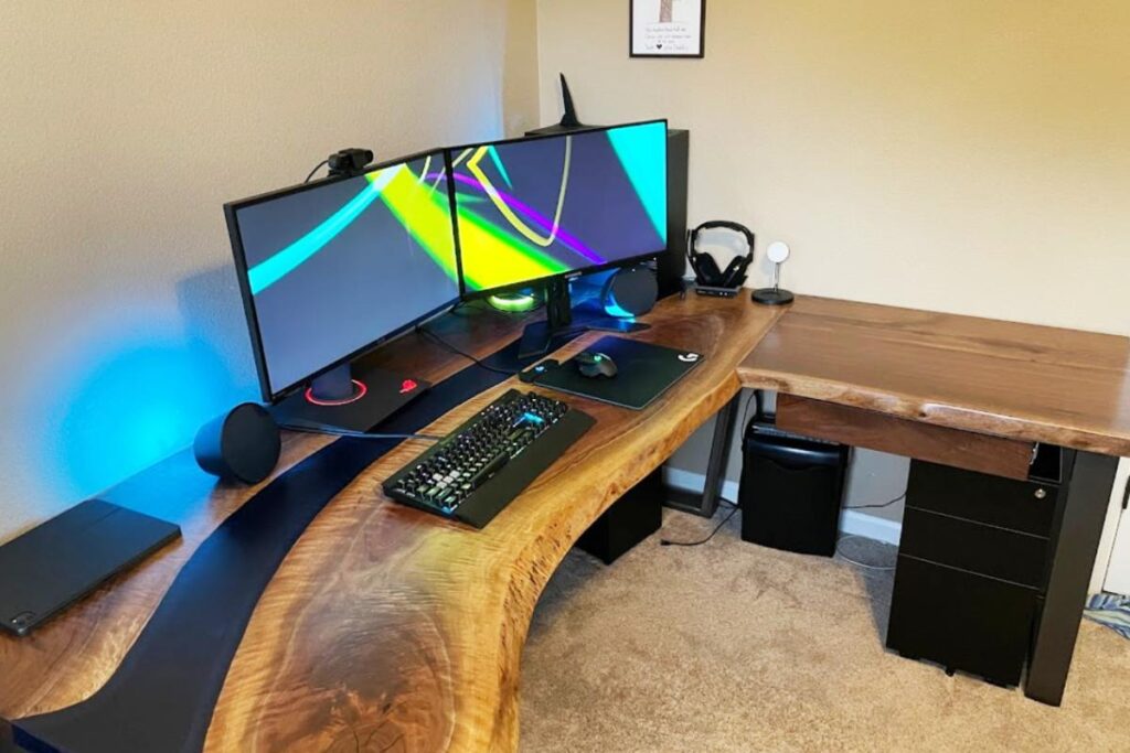 http://Dark%20Blue%20Epoxy%20&%20L%20Shaped%20Walnut%20Desk%205