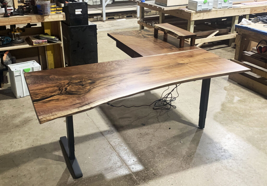 http://L%20Shaped%20Walnut%20Ergonomic%20Desk%208