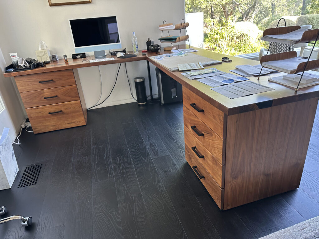 http://Walnut%20&%20Black%20Epoxy%20Resin%20L%20Shaped%20Desk%205