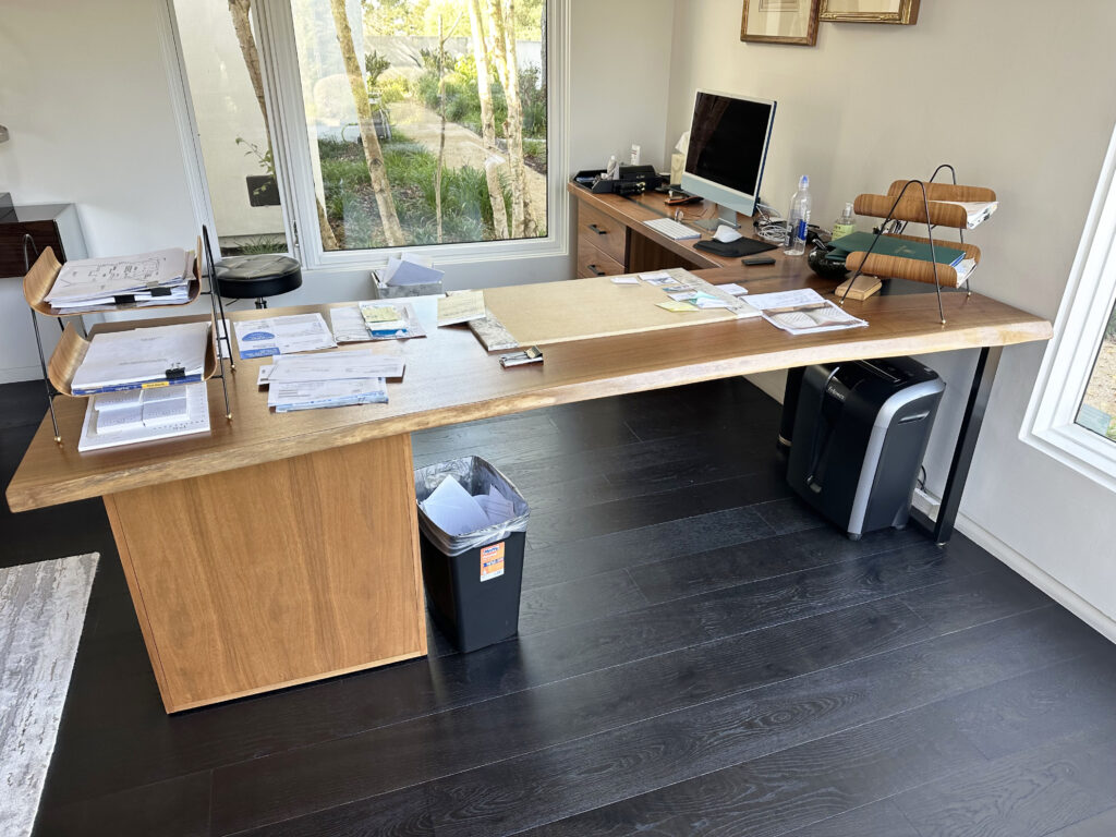 http://Walnut%20&%20Black%20Epoxy%20Resin%20L%20Shaped%20Desk%201