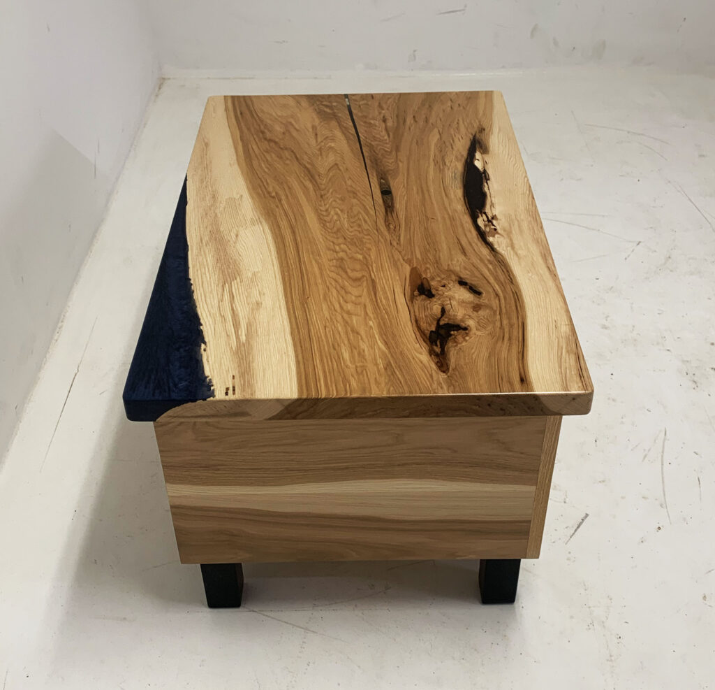 http://Hickory%20Coffee%20Table%20With%20Drawer%20Storage%204